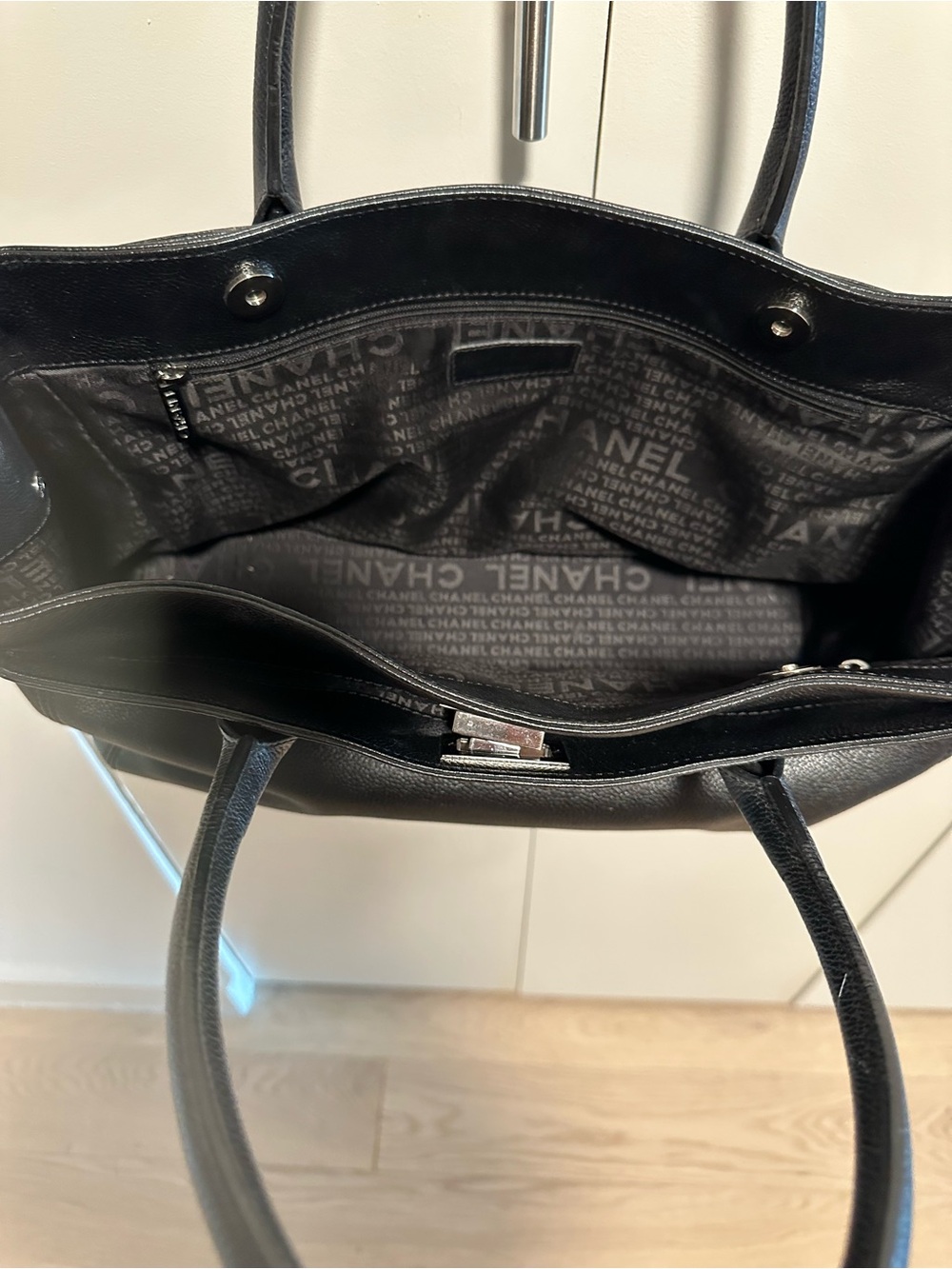 Chanel Black leather Tote with Silver Hardware. - Picture 4 of 9